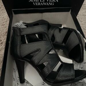 Brand New - Size 7 Simply Vera Vera  Wang black heels. Never worn.